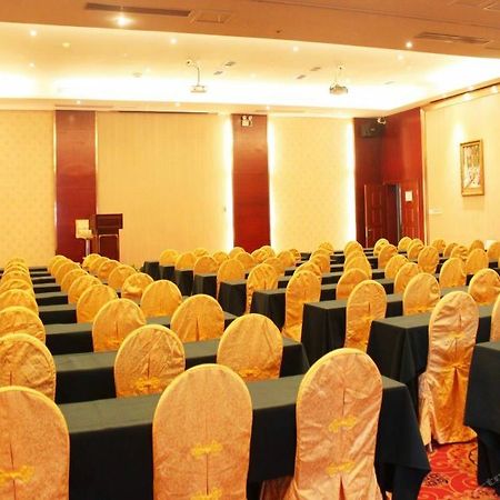 New Beacon Runfeng International Hotel Wuhan Bagian luar foto