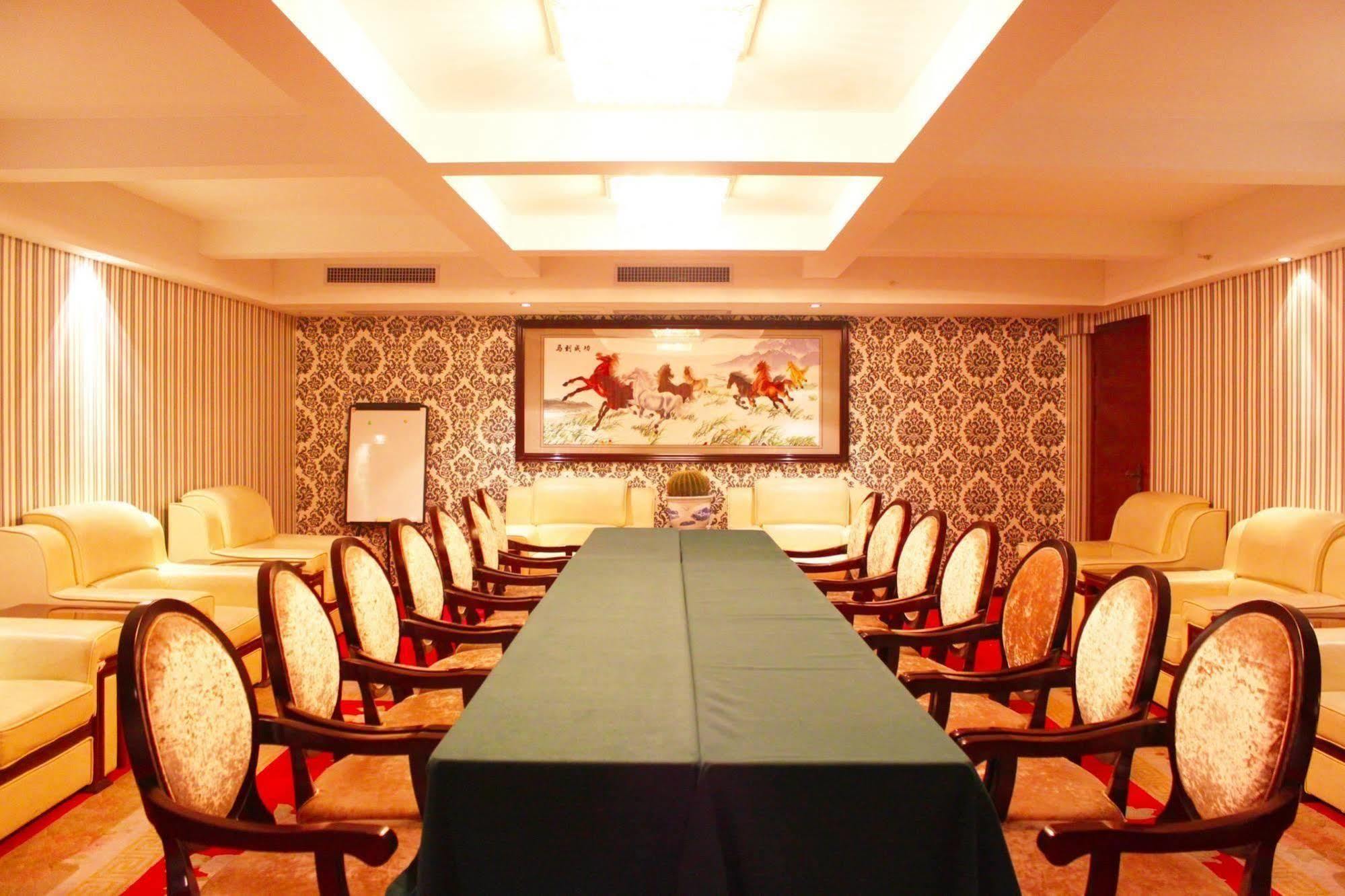 New Beacon Runfeng International Hotel Wuhan Bagian luar foto