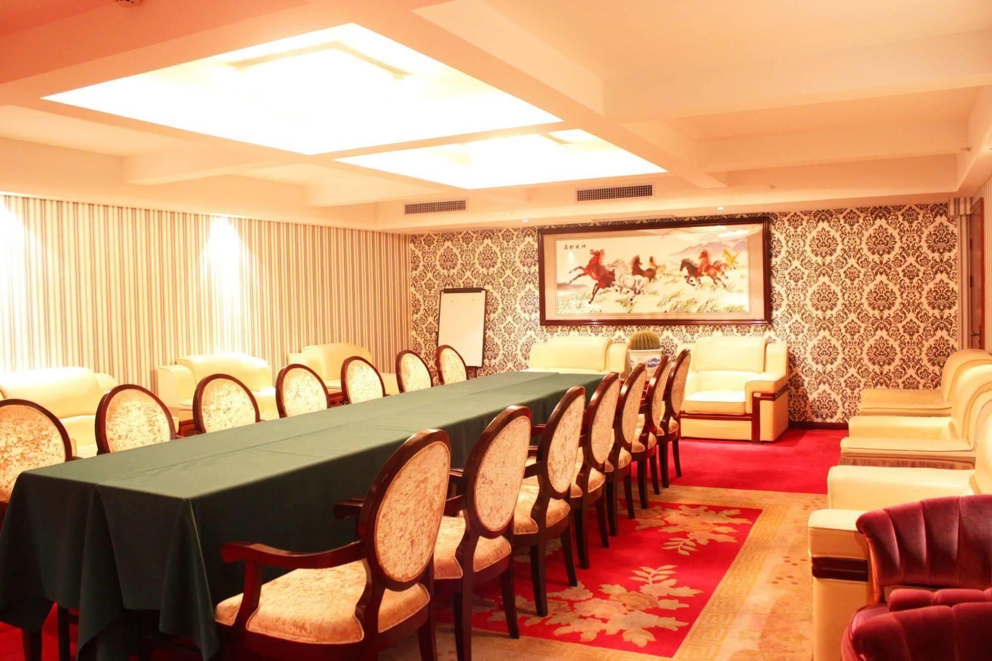 New Beacon Runfeng International Hotel Wuhan Bagian luar foto