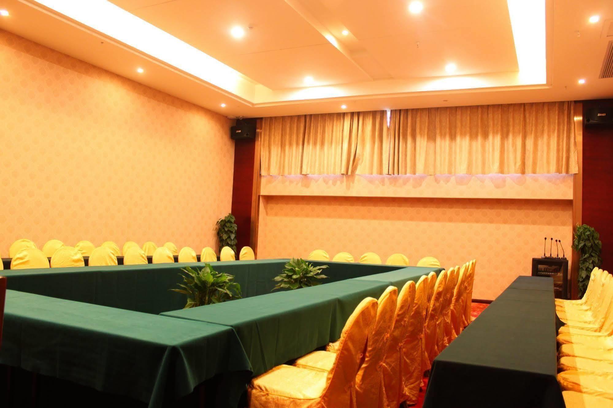New Beacon Runfeng International Hotel Wuhan Bagian luar foto