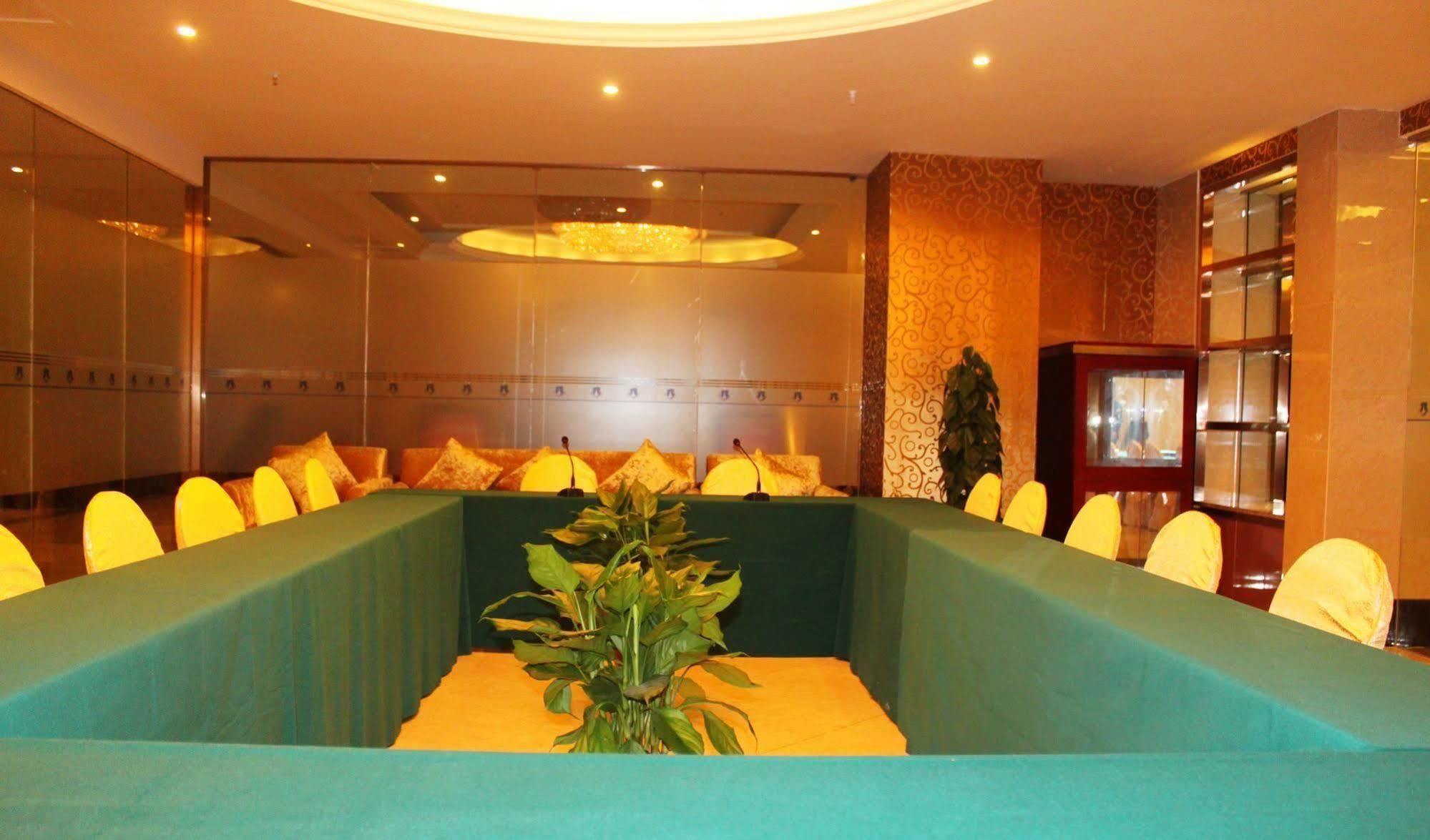 New Beacon Runfeng International Hotel Wuhan Bagian luar foto