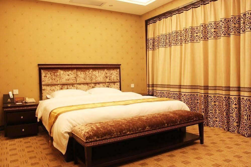 New Beacon Runfeng International Hotel Wuhan Bagian luar foto