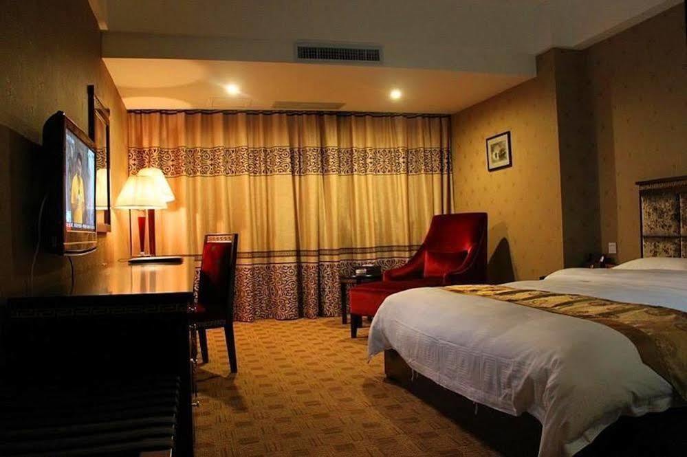 New Beacon Runfeng International Hotel Wuhan Bagian luar foto