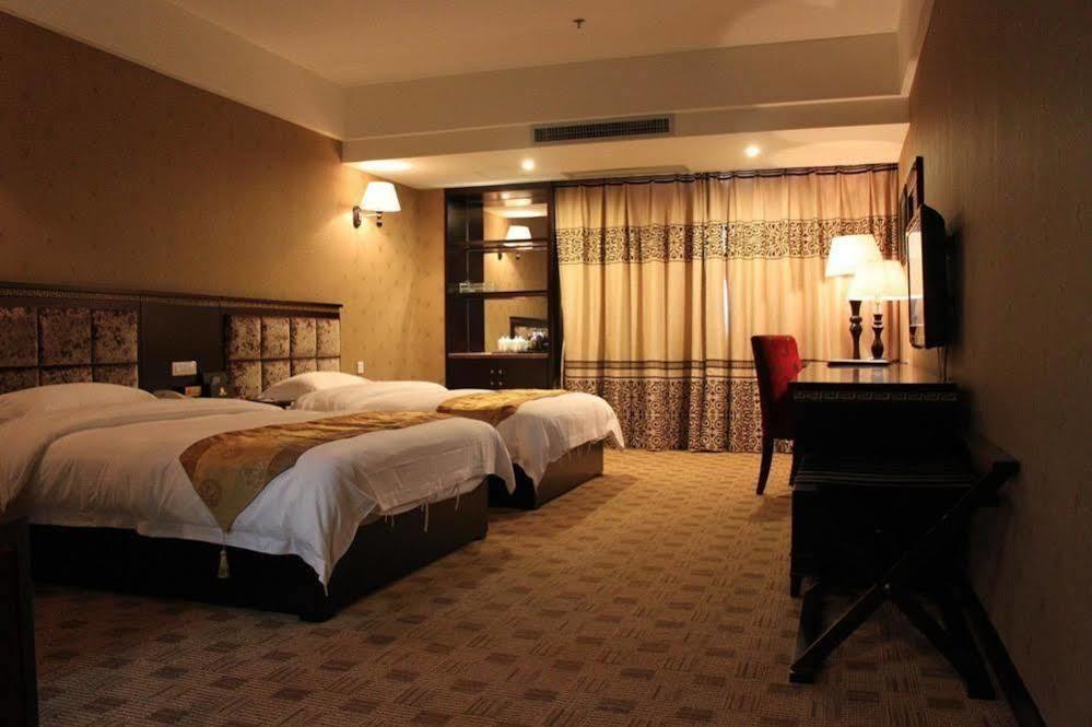 New Beacon Runfeng International Hotel Wuhan Bagian luar foto