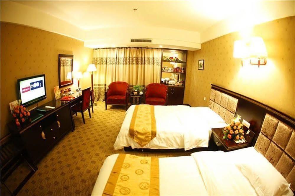 New Beacon Runfeng International Hotel Wuhan Bagian luar foto