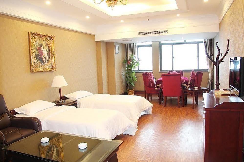 New Beacon Runfeng International Hotel Wuhan Bagian luar foto