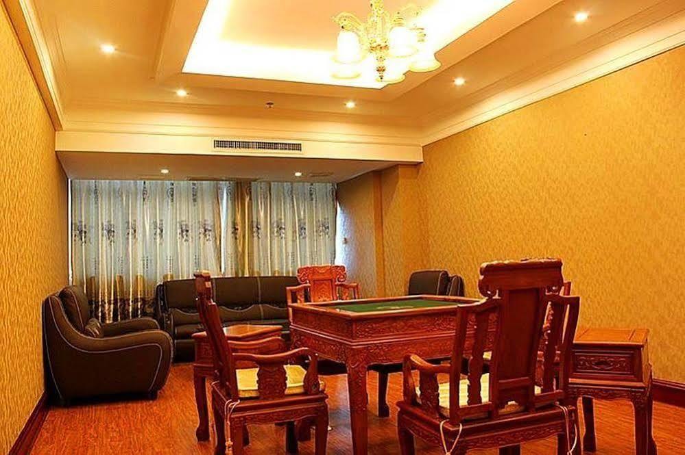 New Beacon Runfeng International Hotel Wuhan Bagian luar foto